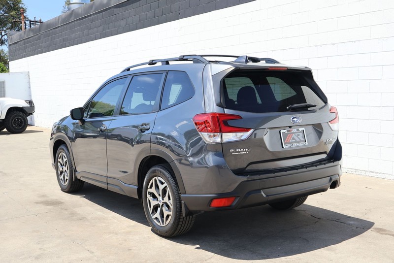 Subaru Forester Vehicle Full-screen Gallery Image 10