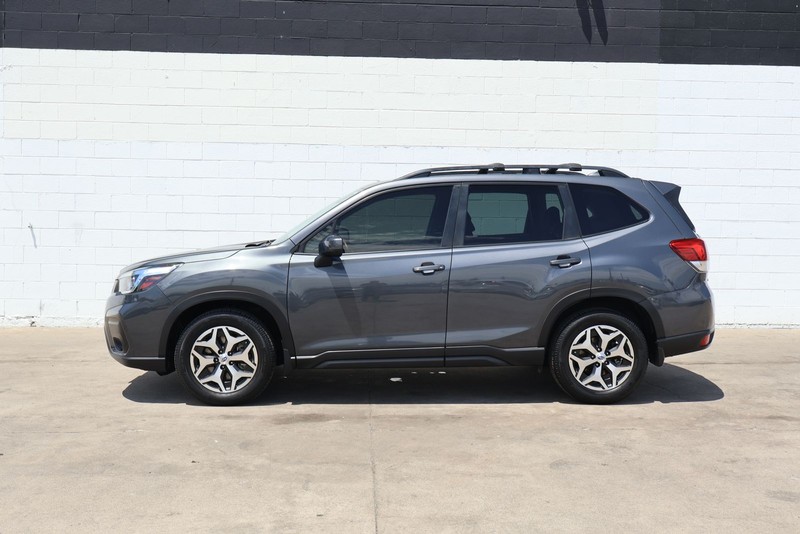 Subaru Forester Vehicle Full-screen Gallery Image 11