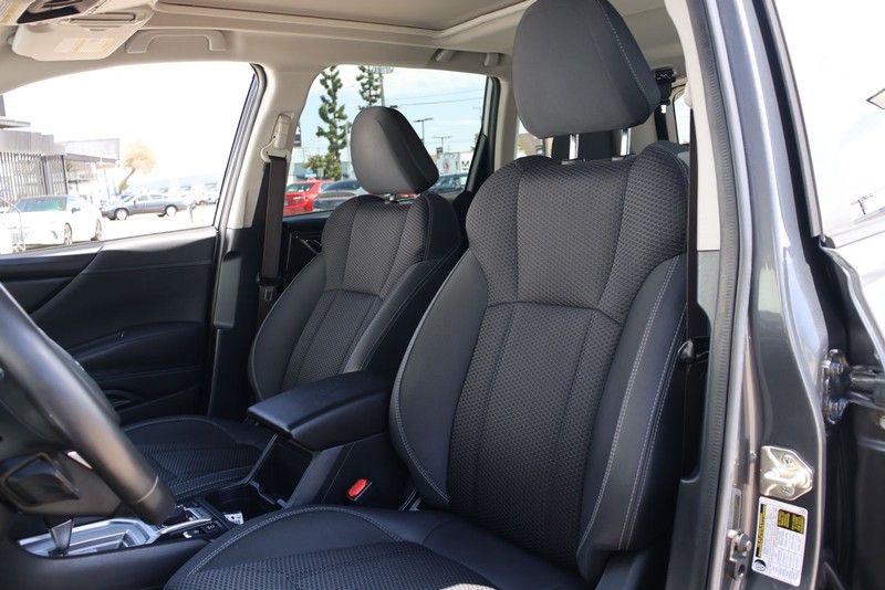 Subaru Forester Vehicle Full-screen Gallery Image 17
