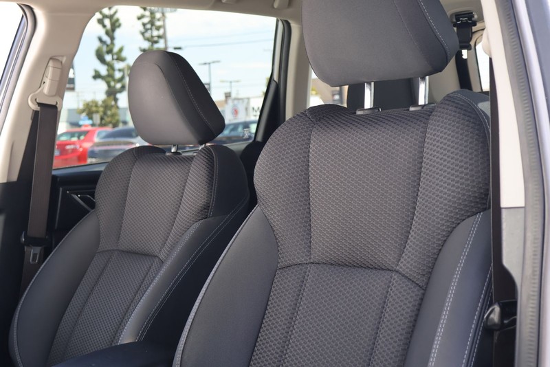 Subaru Forester Vehicle Full-screen Gallery Image 18