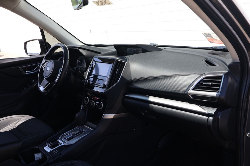 Subaru Forester Vehicle Full-screen Gallery Image 19