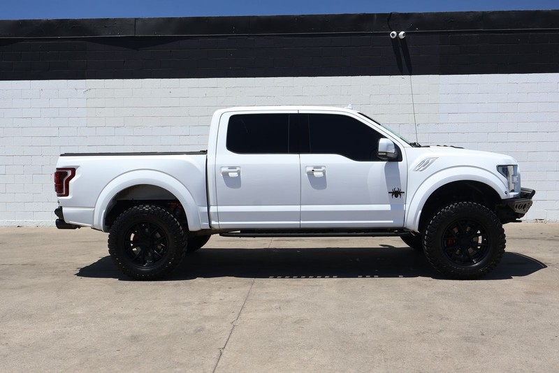 Ford F-150 Vehicle Full-screen Gallery Image 04