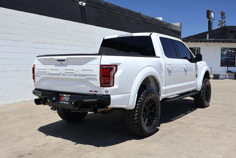 Ford F-150 Vehicle Full-screen Gallery Image 05