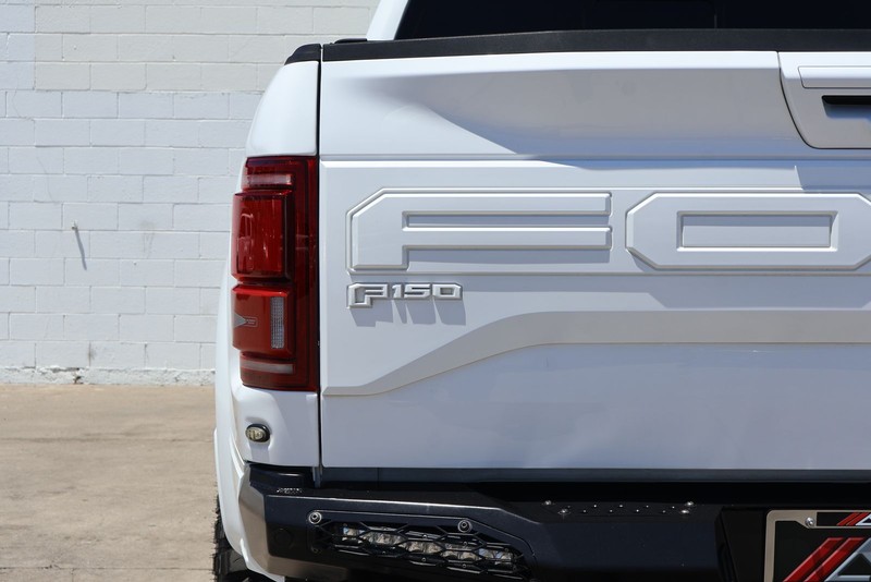 Ford F-150 Vehicle Full-screen Gallery Image 07