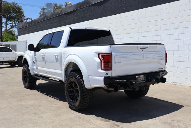 Ford F-150 Vehicle Full-screen Gallery Image 09