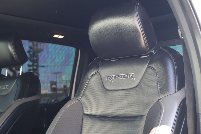 Ford F-150 Vehicle Full-screen Gallery Image 18