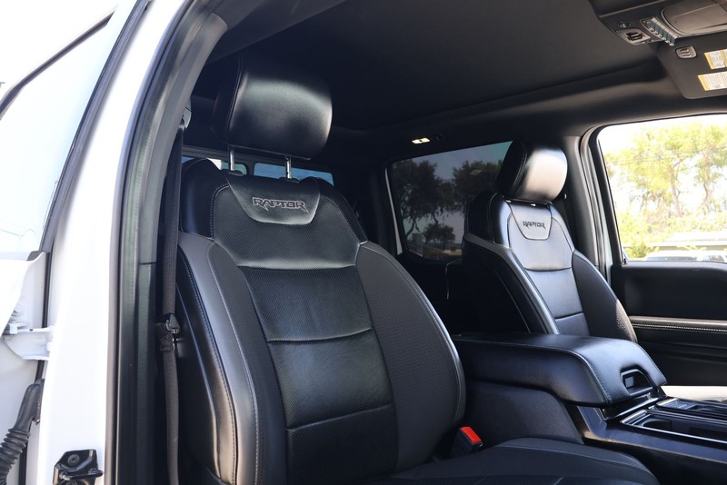 Ford F-150 Vehicle Full-screen Gallery Image 19