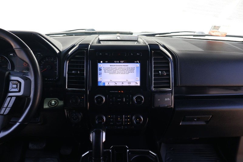 Ford F-150 Vehicle Full-screen Gallery Image 28