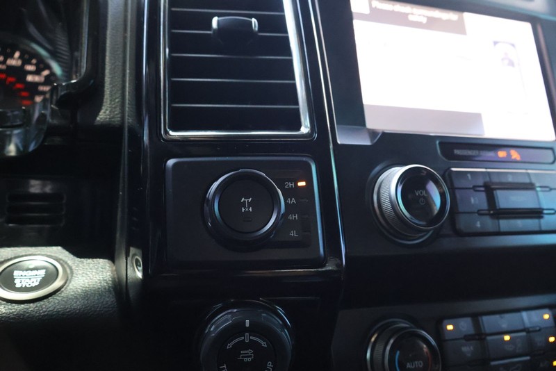 Ford F-150 Vehicle Full-screen Gallery Image 31