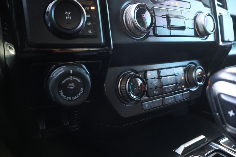 Ford F-150 Vehicle Full-screen Gallery Image 32