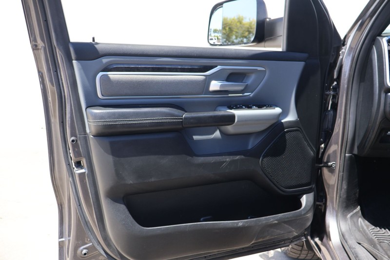 Ram 1500 Vehicle Full-screen Gallery Image 13
