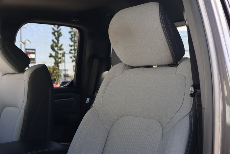 Ram 1500 Vehicle Full-screen Gallery Image 16