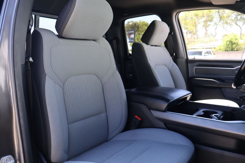 Ram 1500 Vehicle Full-screen Gallery Image 18