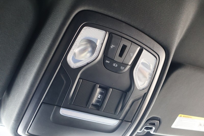 Ram 1500 Vehicle Full-screen Gallery Image 30