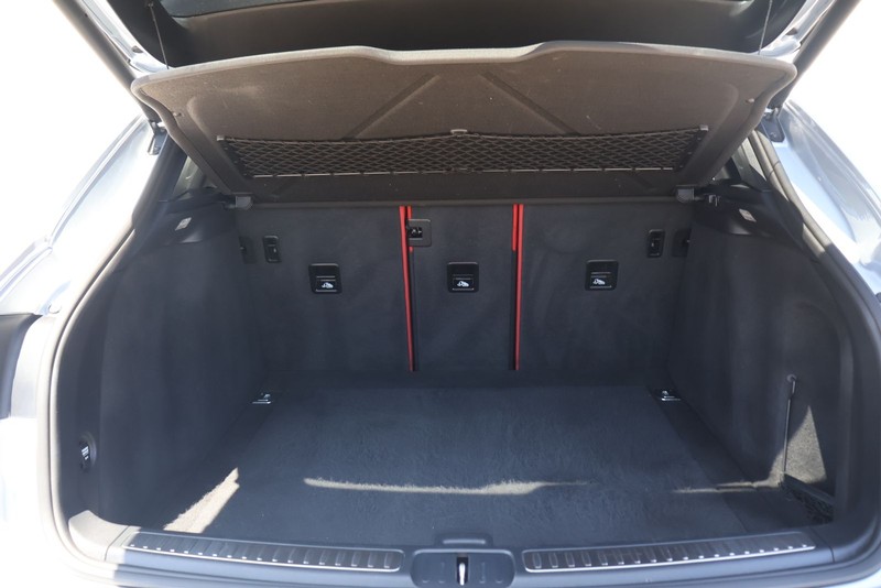 Porsche Macan Vehicle Full-screen Gallery Image 08