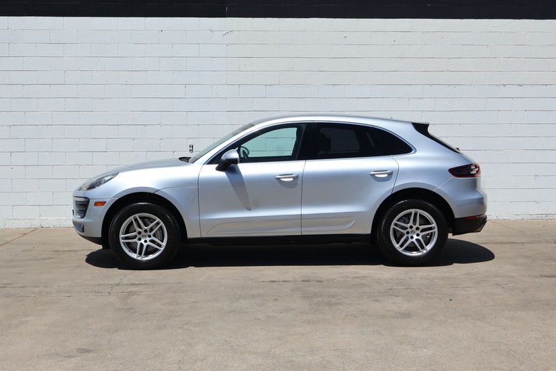 Porsche Macan Vehicle Full-screen Gallery Image 11