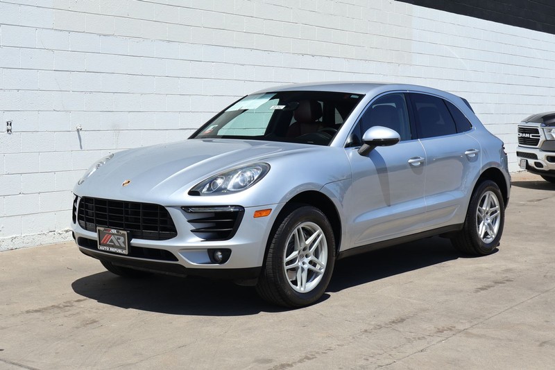 Porsche Macan Vehicle Full-screen Gallery Image 12