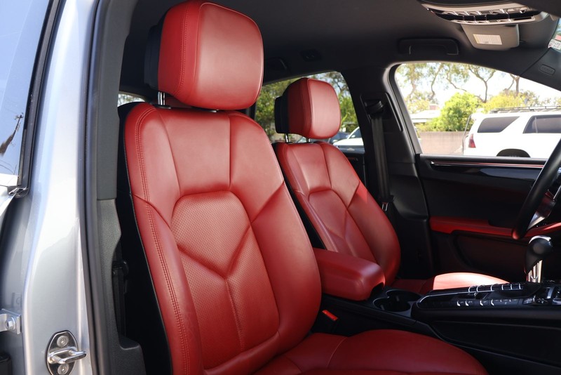 Porsche Macan Vehicle Full-screen Gallery Image 20
