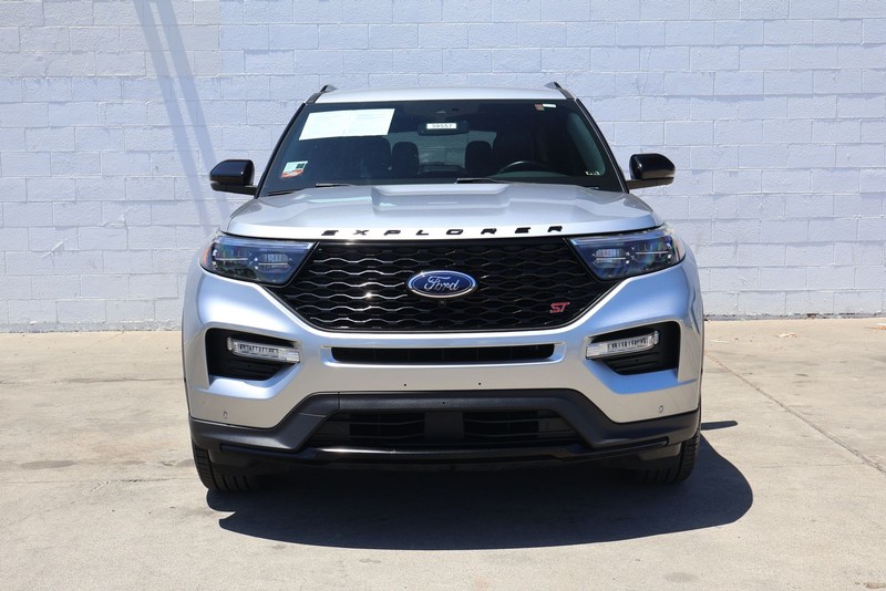 Ford Explorer Vehicle Full-screen Gallery Image 02
