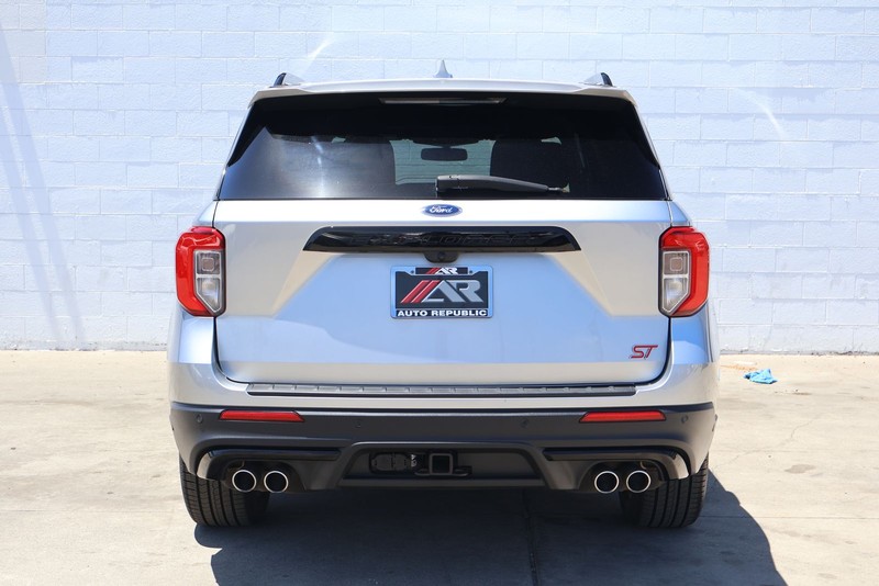 Ford Explorer Vehicle Full-screen Gallery Image 06