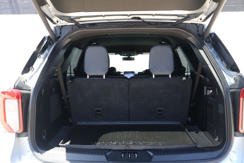 Ford Explorer Vehicle Full-screen Gallery Image 08
