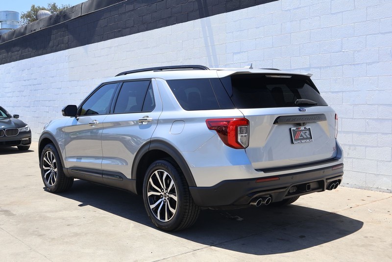 Ford Explorer Vehicle Full-screen Gallery Image 10