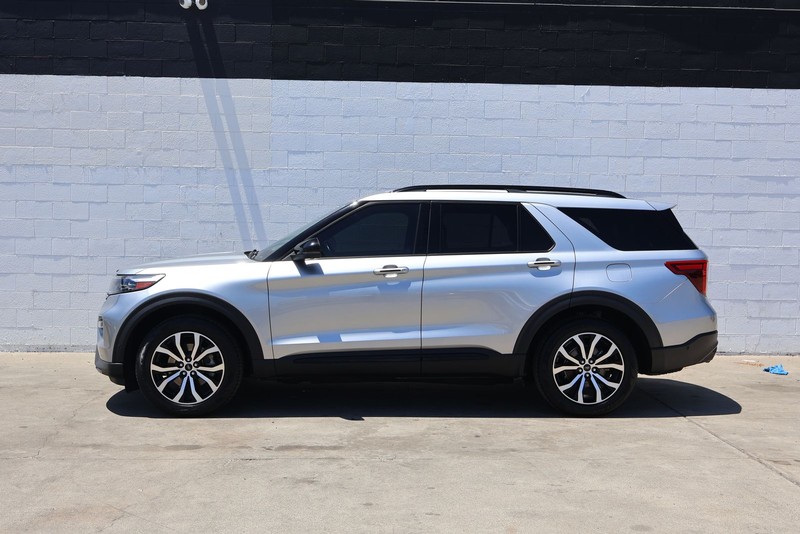 Ford Explorer Vehicle Full-screen Gallery Image 11