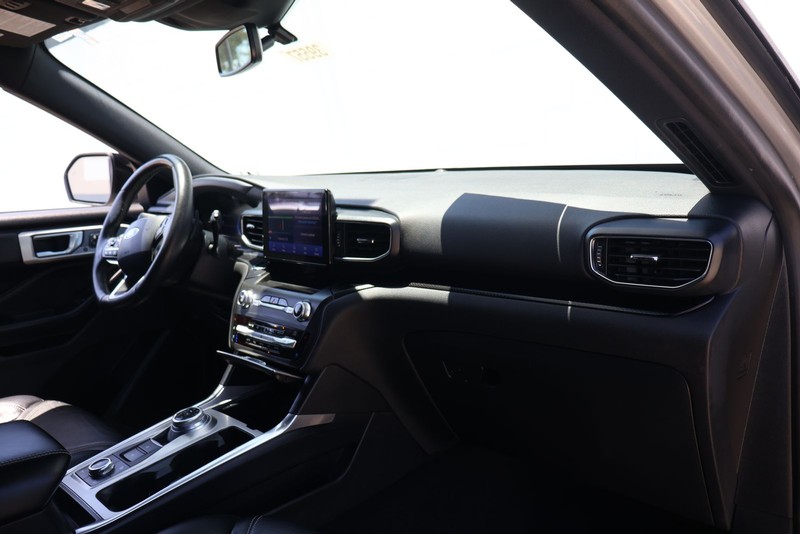 Ford Explorer Vehicle Full-screen Gallery Image 19