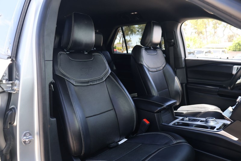 Ford Explorer Vehicle Full-screen Gallery Image 20