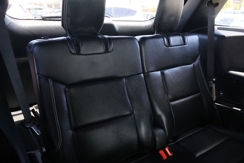 Ford Explorer Vehicle Full-screen Gallery Image 22