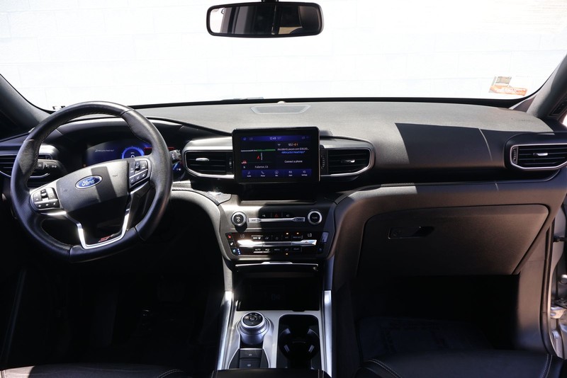 Ford Explorer Vehicle Full-screen Gallery Image 23
