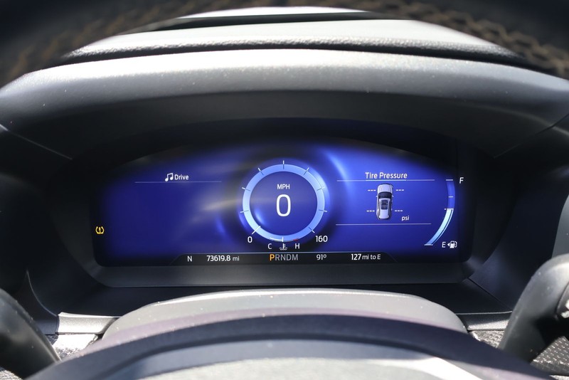 Ford Explorer Vehicle Full-screen Gallery Image 24