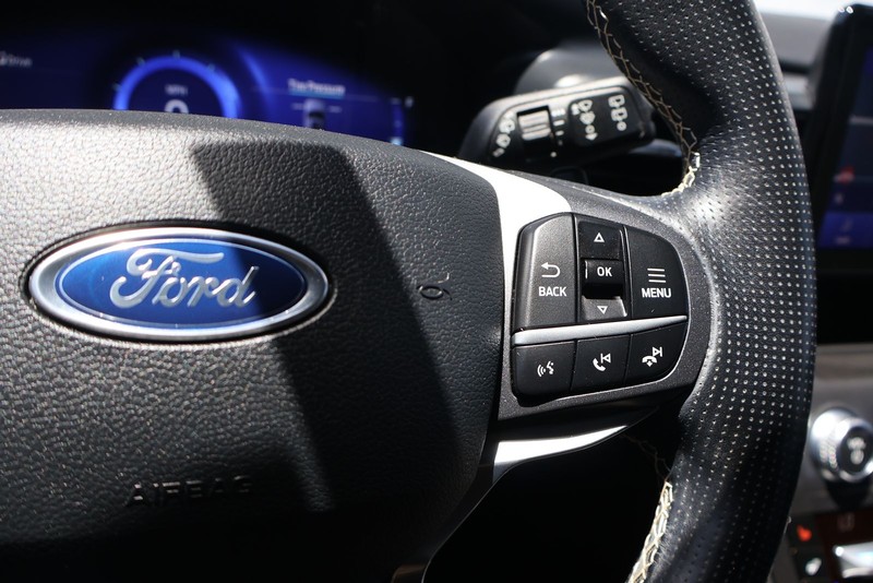 Ford Explorer Vehicle Full-screen Gallery Image 27