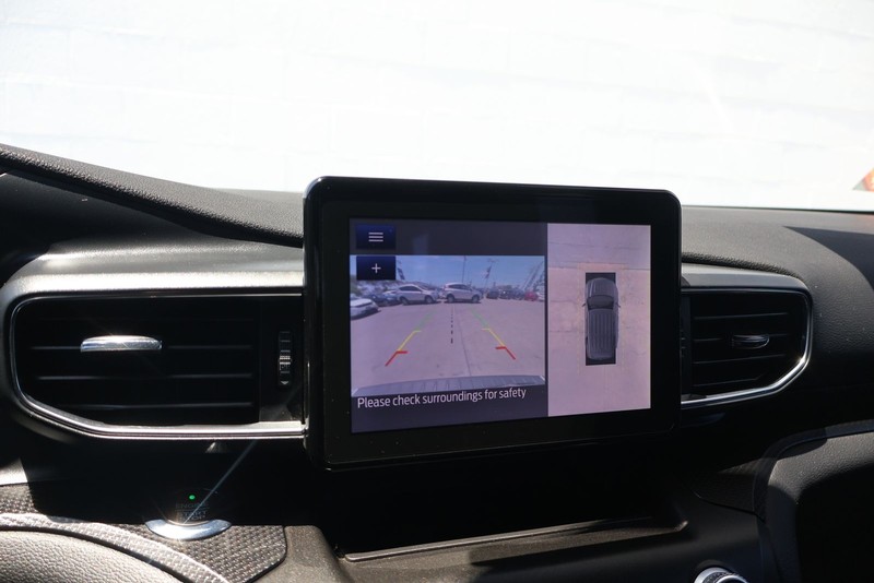 Ford Explorer Vehicle Full-screen Gallery Image 30