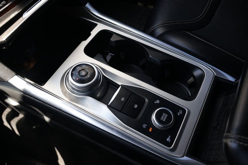 Ford Explorer Vehicle Full-screen Gallery Image 31