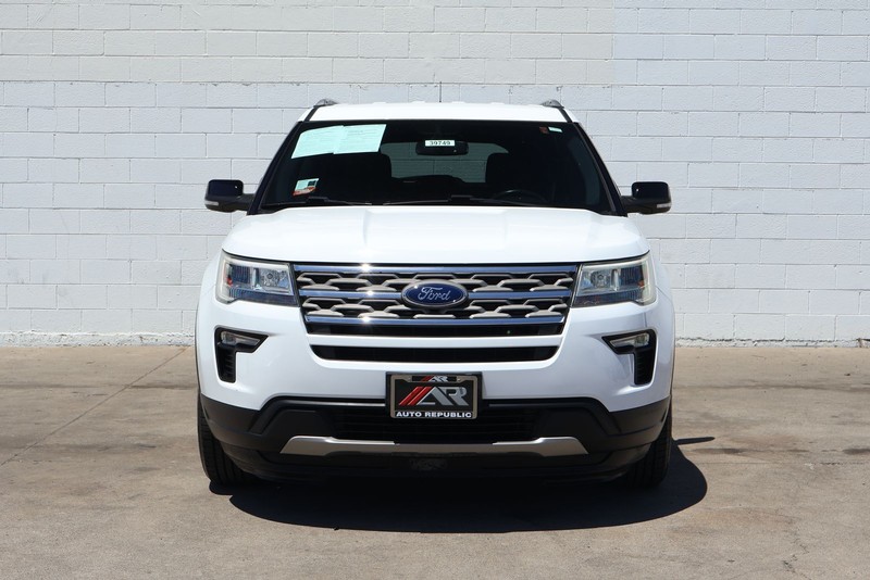 Ford Explorer Vehicle Full-screen Gallery Image 02