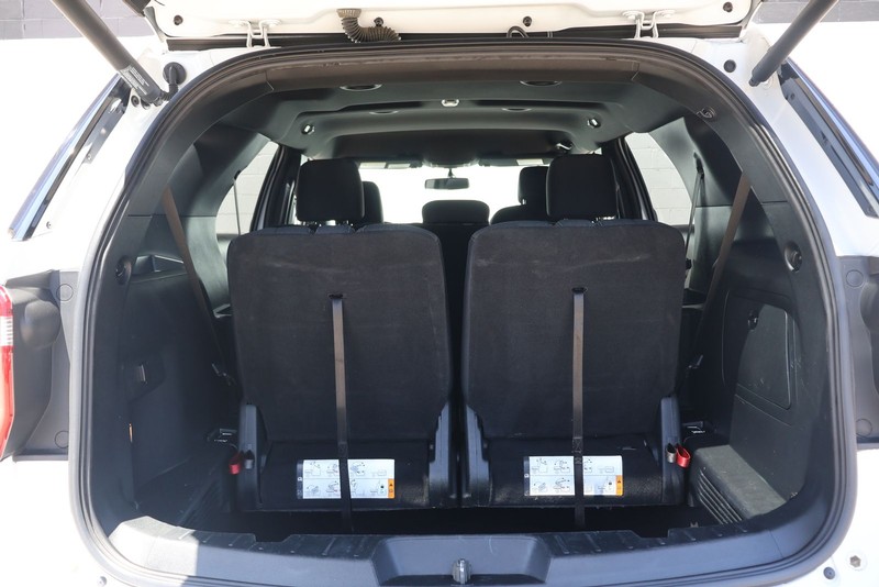 Ford Explorer Vehicle Full-screen Gallery Image 08