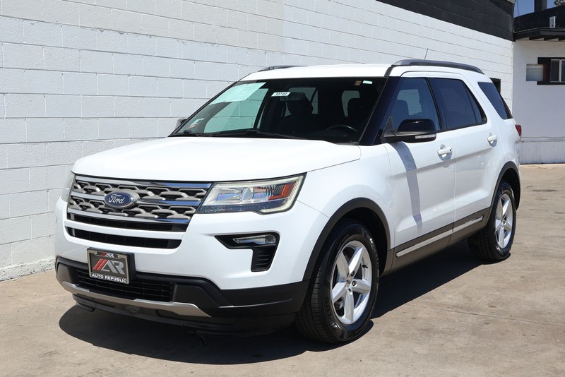 Ford Explorer Vehicle Full-screen Gallery Image 11