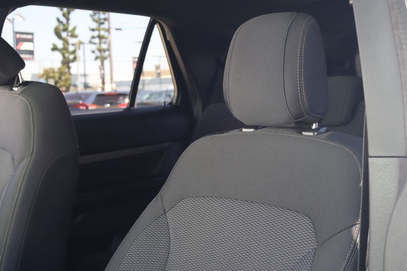 Ford Explorer Vehicle Full-screen Gallery Image 17