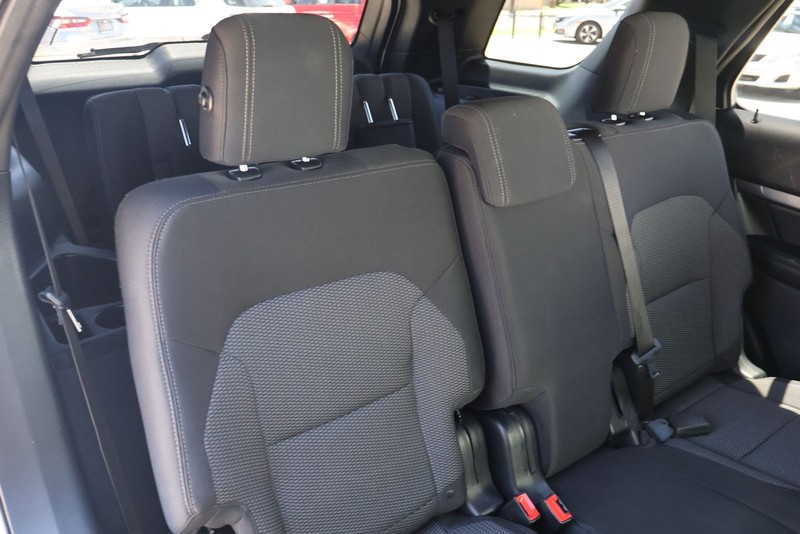 Ford Explorer Vehicle Full-screen Gallery Image 20