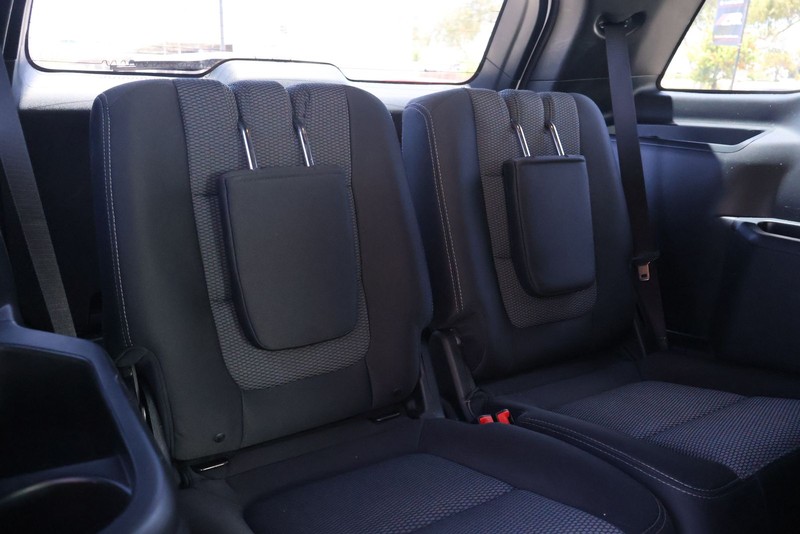 Ford Explorer Vehicle Full-screen Gallery Image 21