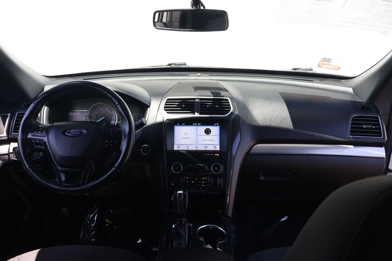 Ford Explorer Vehicle Full-screen Gallery Image 22