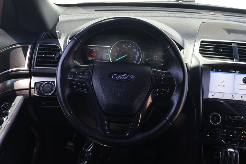 Ford Explorer Vehicle Full-screen Gallery Image 24