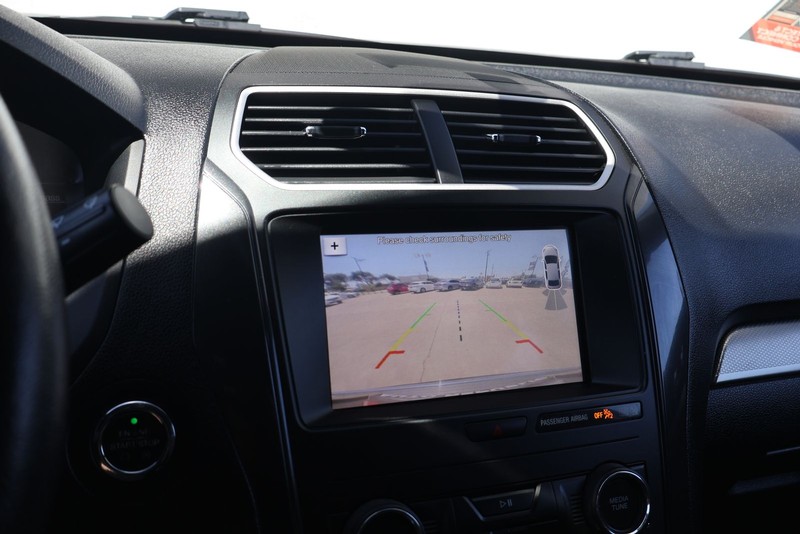 Ford Explorer Vehicle Full-screen Gallery Image 29