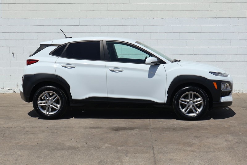 Hyundai Kona Vehicle Full-screen Gallery Image 04