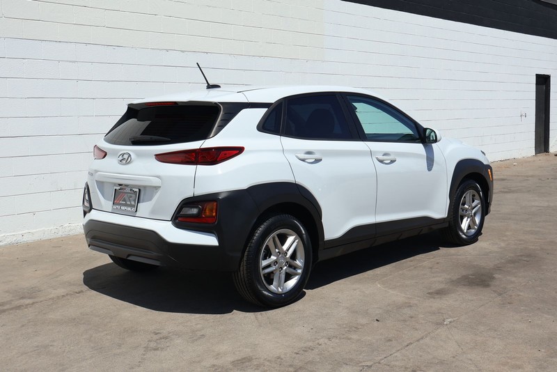 Hyundai Kona Vehicle Full-screen Gallery Image 05