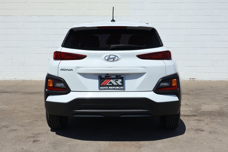 Hyundai Kona Vehicle Full-screen Gallery Image 06