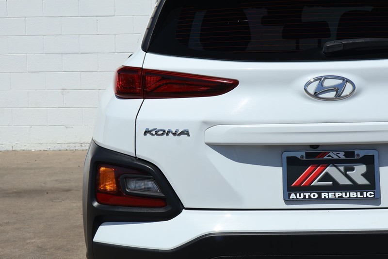 Hyundai Kona Vehicle Full-screen Gallery Image 07