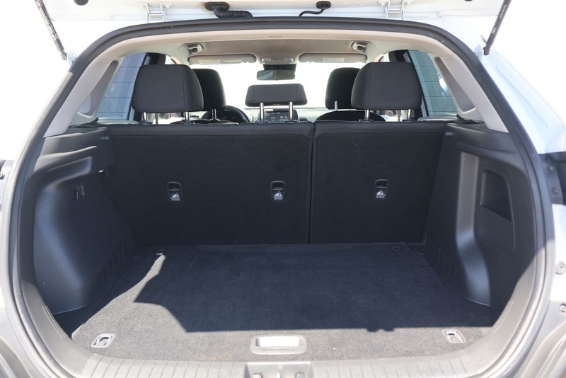 Hyundai Kona Vehicle Full-screen Gallery Image 08