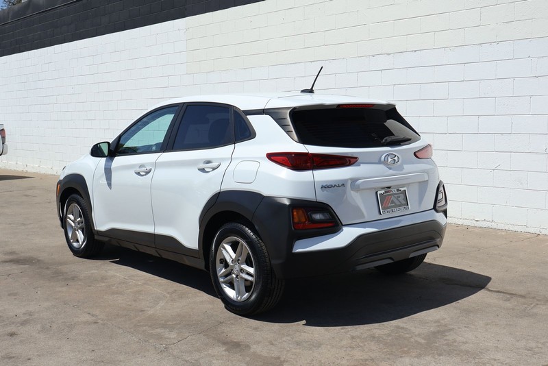 Hyundai Kona Vehicle Full-screen Gallery Image 09